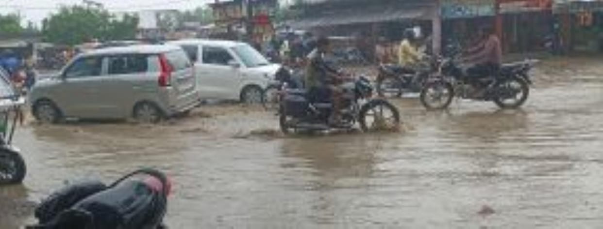 Waterlogging on NH due to rain caused problems in commuting