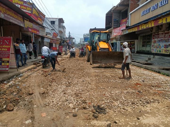 Jal Nigam is busy in leveling the dug up road under construction