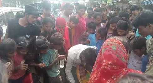 Muzaffarpur Bihar news :child died in road accident people block road and demand police investigate