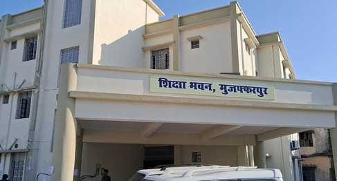 Muzaffarpur Bihar news :six district teacher many teacher absent in app order to investigate