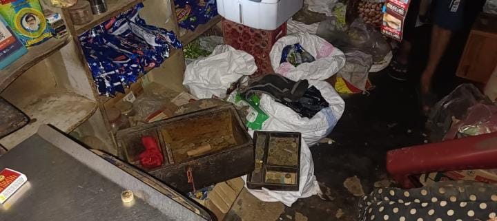 Two lakh rupees and goods stolen from grocery store