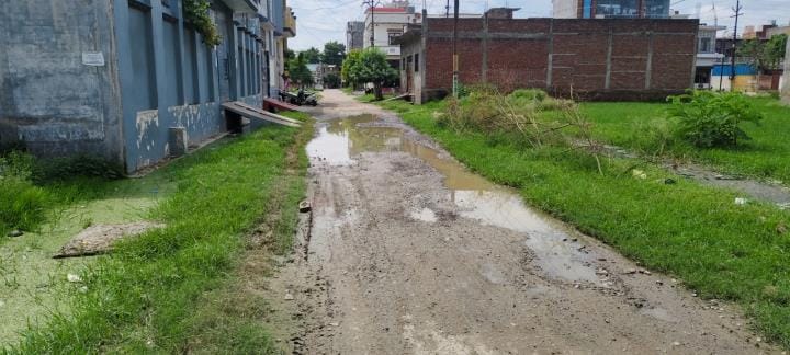 10 thousand people of Awas Vikas Colony are troubled due to waterlogging