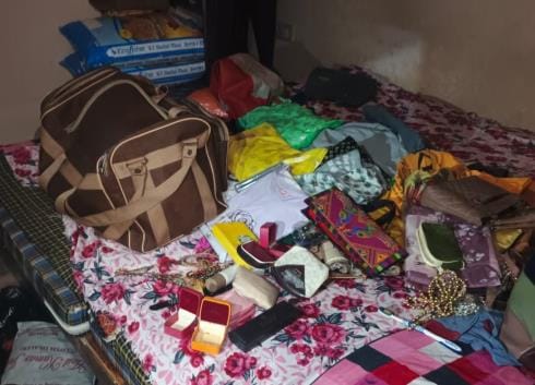 Jewellery worth lakhs stolen after breaking the lock of cupboard