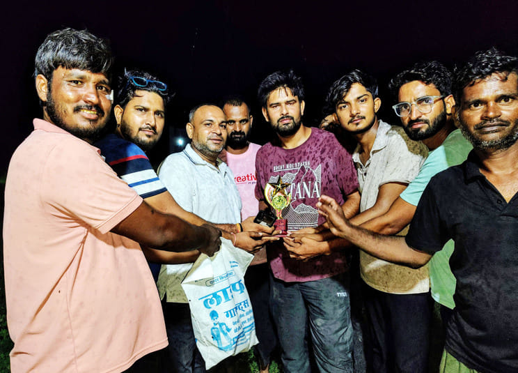 Kariyamai defeated Khushalpur and captured the trophy