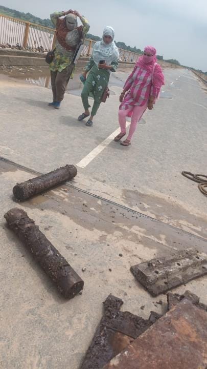 Repair of Yamuna bridge started, on the first day, bad bearing was removed from pillar number seven