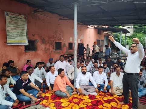 The strike of electricity employees continued for the fifth day over the suspension of the clerk