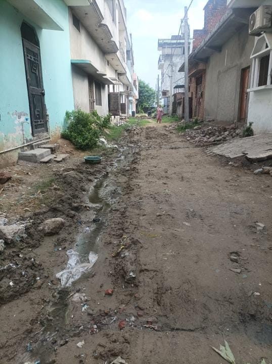 What kind of a city is this... village streets are better than this