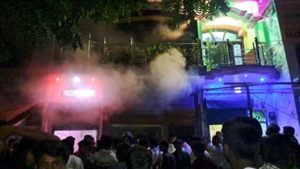 Fire broke out in grocery shop due to short circuit