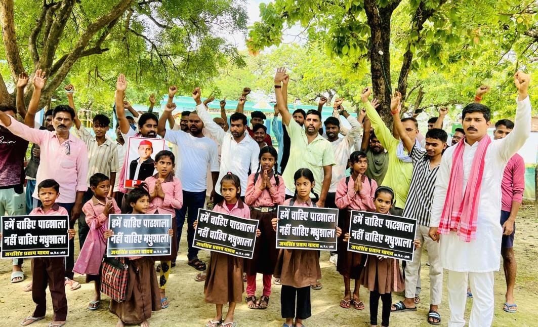 SP leaders protested with children outside the closed school