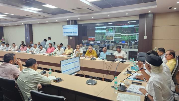 The legislators narrated the woes of the power crisis to the officers