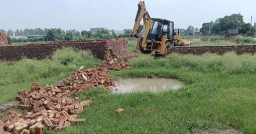 Administration's bulldozer runs in illegal colony