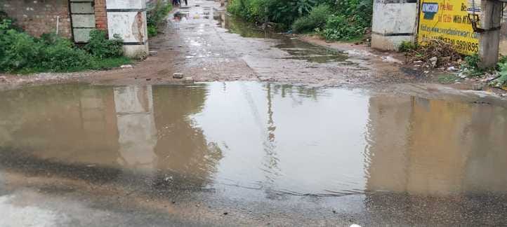 Sewer water filled on temple road, devotees facing problems