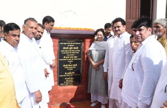 Kiran Chaudhary gave the gift of development schemes to village Patharwali