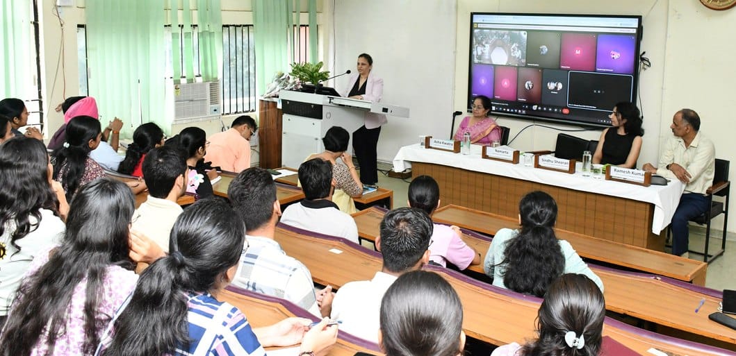 Features of dual degree explained to HAU students
