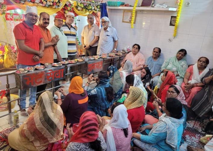 Women sang songs of Lord Jhulelal