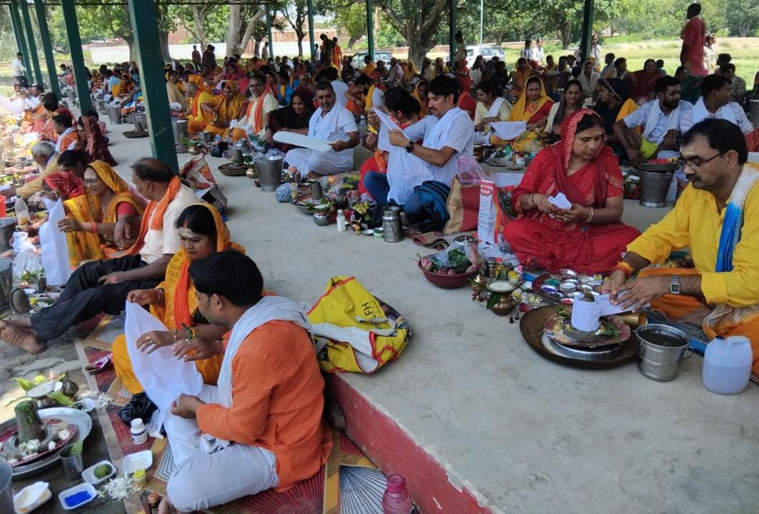 Devotees performed Rudrabhishek in Shiva temples