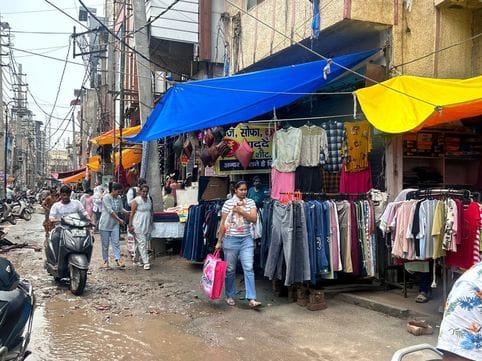 Line shifting work stuck due to not removing the balcony in Kila Road market