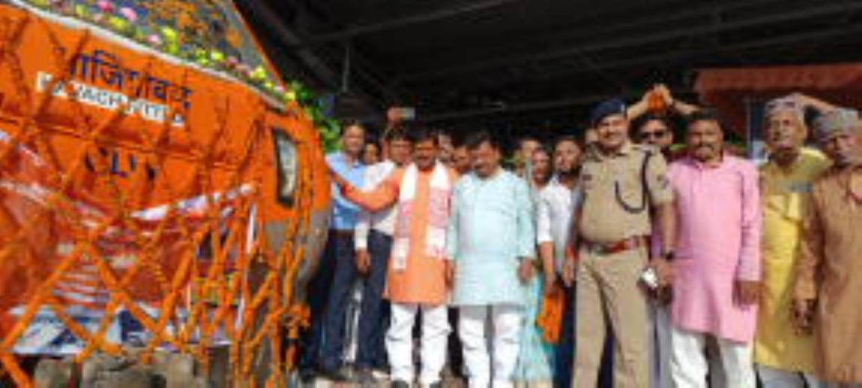 Amrit Bharat Express passed through Buddha land, MP flagged off in Kaptanganj