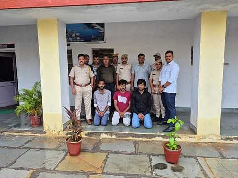 पुलिस की गिरफ्त में आरोपी।