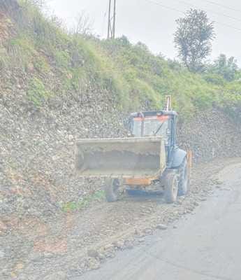 Repair of drains started on the side of Tauni Devi-Uhal road