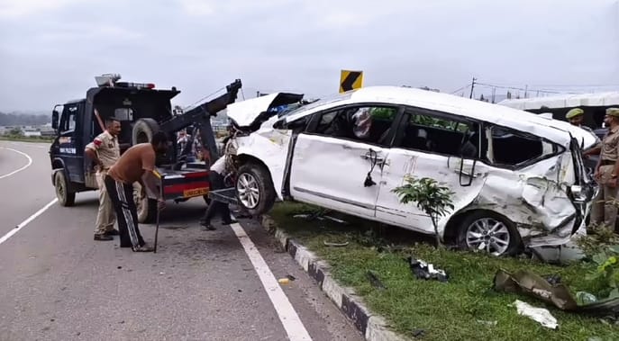 Accident, Truck Hit Innova, Jammu Kashmir Highway, Six Injured, Amarnath Piligrims