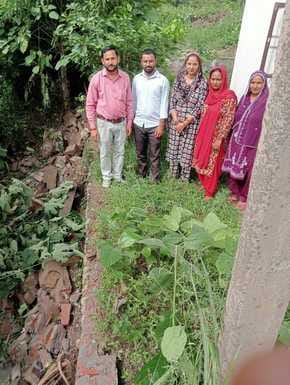 The boundary wall of the 30-year-old Kharyalta Panchayat house collapsed