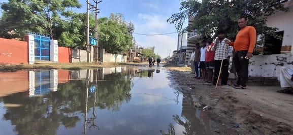 The dilapidated roads of Morkhi village have become ponds, fear of accident