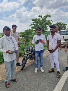 Three suspicious youths caught in Chief Minister's program, two stolen mobiles recovered