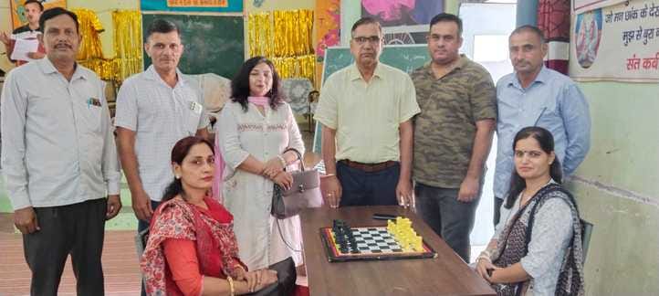 Neelam Sharma tops the chess competition