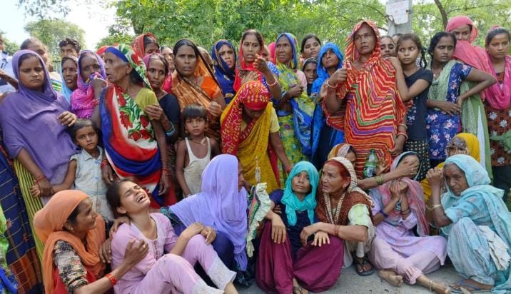 Bike collides with destitute cattle, father and son die