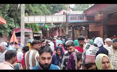 Crowd of devotees gathered at Baba Balak Nath temple, 20 thousand paid obeisance