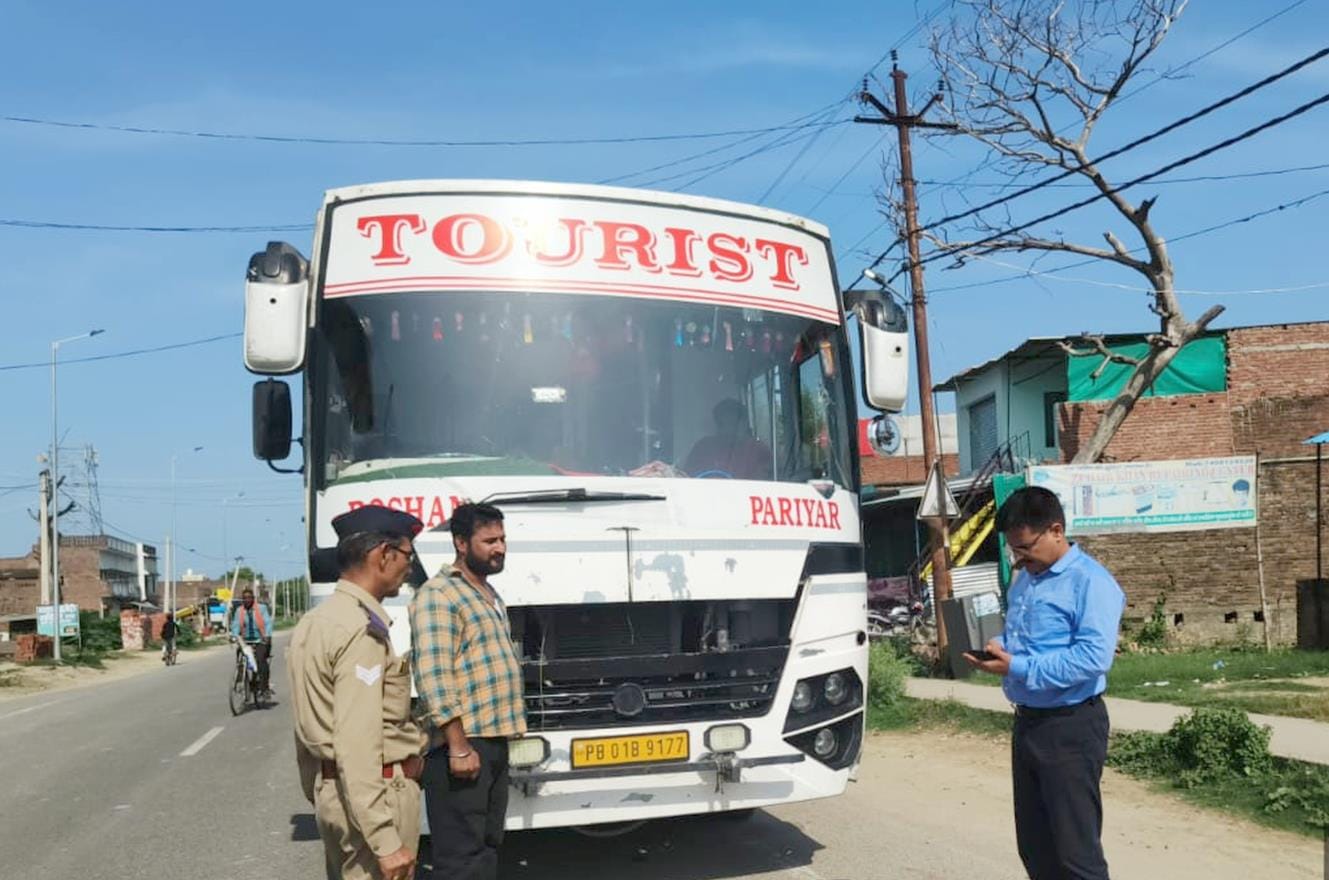 टूरिस्ट बस