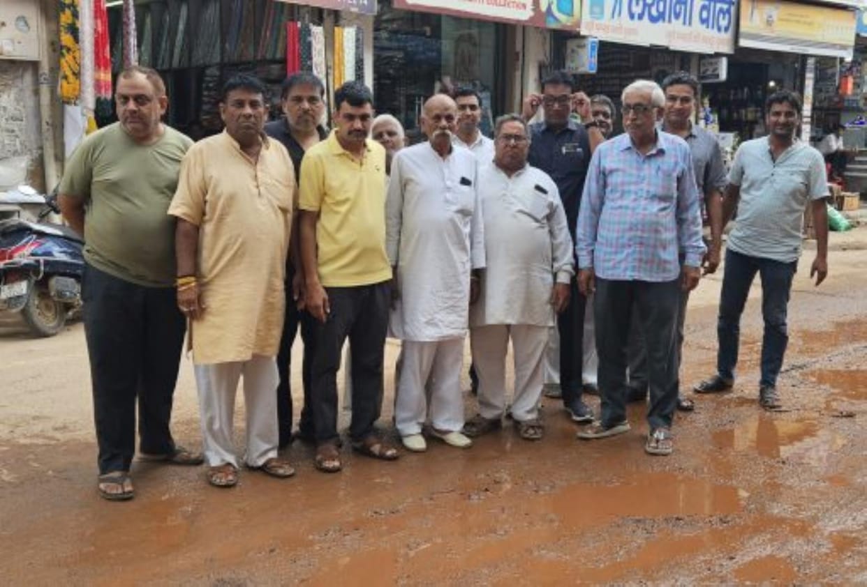 Traders expressed anger on the dilapidated railway road
