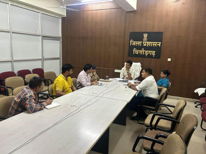 चित्तौड़गढ़ जिला कलेक्टर ने एनएचआई के अधिकारियों के साथ की बैठक।