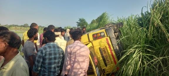 Uncontrolled school magic van overturned, seven children injured