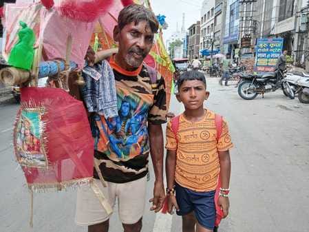 Crowd of gangsters, heightened security