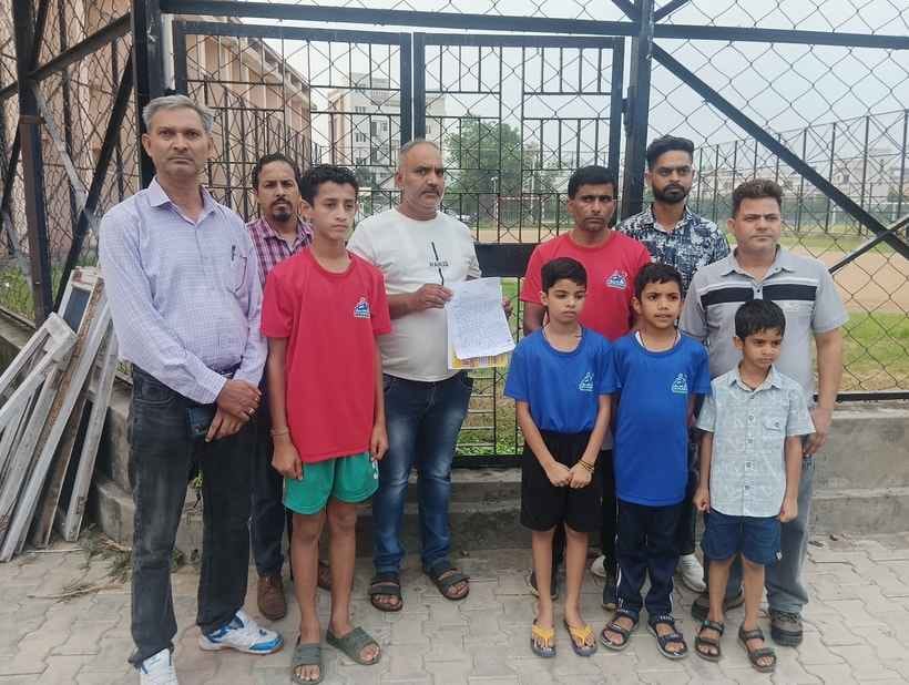 Badminton competition in Indira Maidan Una is in controversy