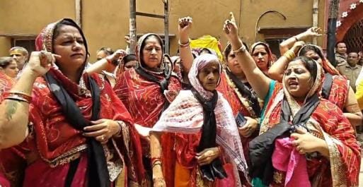 Anger among Goswamis, Goswamis will complain to the Women's Commission