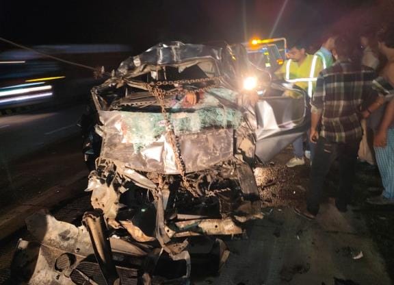 Two accidents happened in 40 minutes at a distance of 9 km