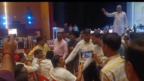 MD got angry at the councillors in front of the minister for opposing the electricity system