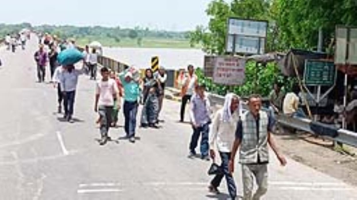 Vehicles were stopped beforehand, trains also did not run, people of the district are facing difficult journey