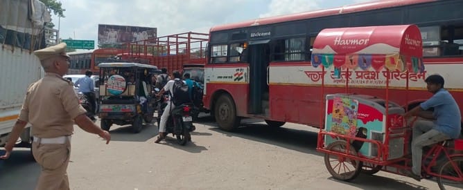 There is always a jam in front of the roadways stand due to the haphazard running of vehicles and encroachment
