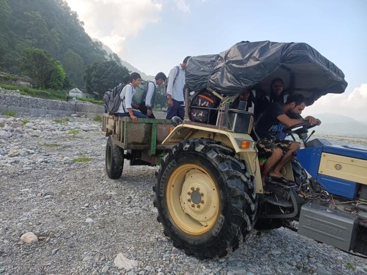 The administration helped the villagers of Chukum cross the river