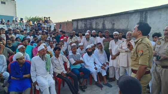 Police held a meeting with the villagers in Nawabgarhi