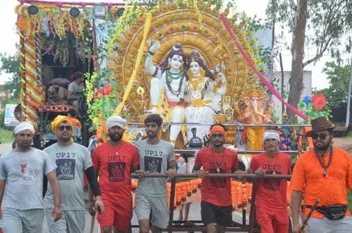 Tableau Kanwar started arriving at Shiv Chowk and became the center of attraction