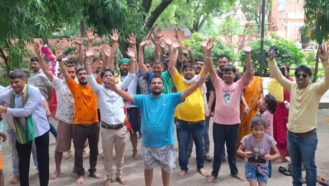 Devotees offered Kanwad at Chandeshwar Mahadev Temple