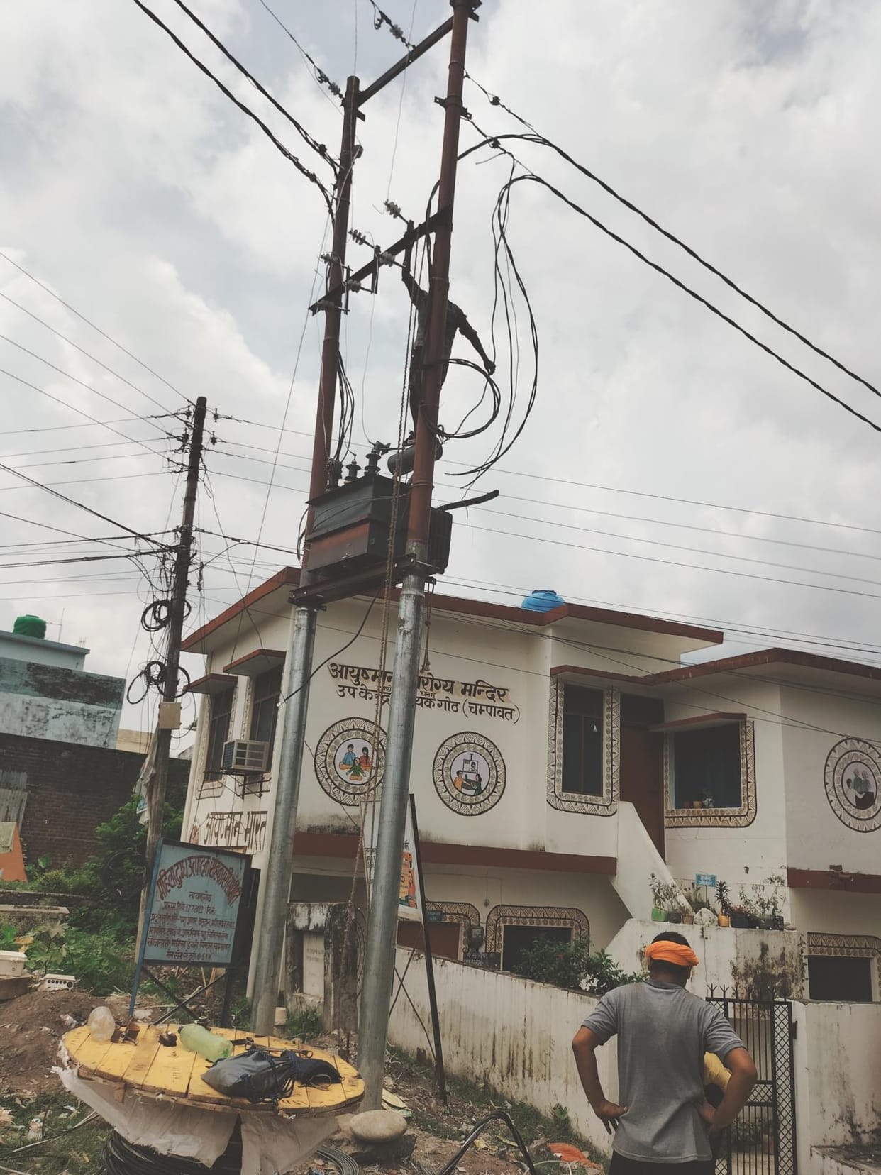 Electricity goes off for hours late at night, people worried