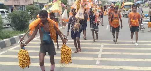 The highway started getting drenched in saffron colour, echoing with chants of Shiva