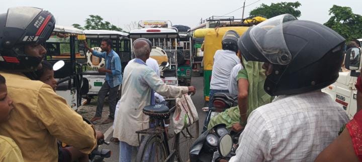There was a jam on Umaria-Bidhar road, people were stuck for four hours