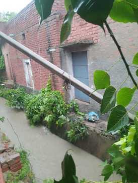 There is no electricity in Azad Nagar area for last five days